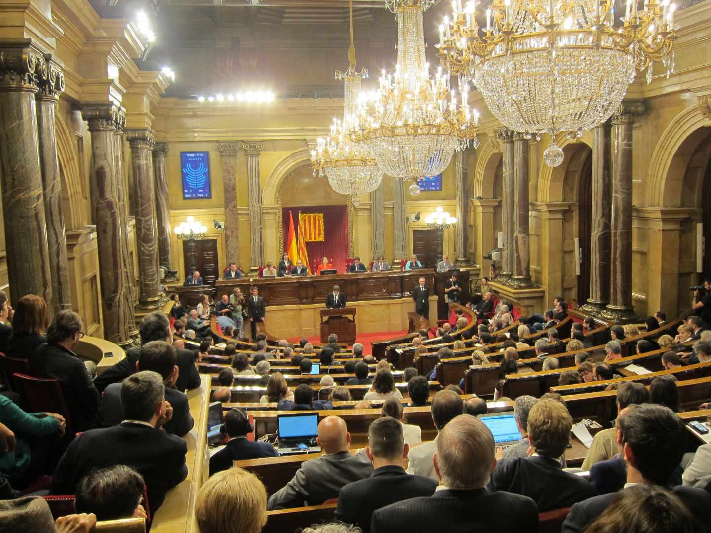 Discurso de Puigdemont en el Parlament.