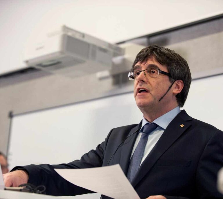 Ni ERC ni Colau apoyan la candidatura de Sánchez propuesta por Puigdemont