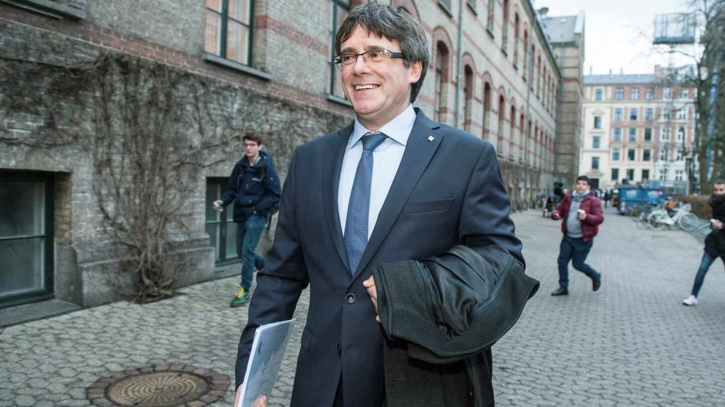 Carles Puigdemont pasea por las calles de Copenhague.
