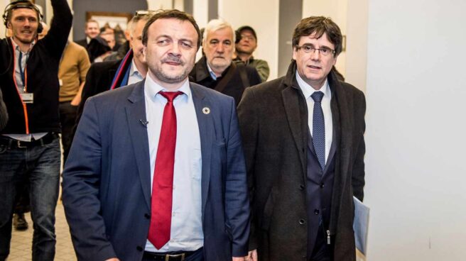 Puigdemont tacha de "delirante" el auto del juez Llarena