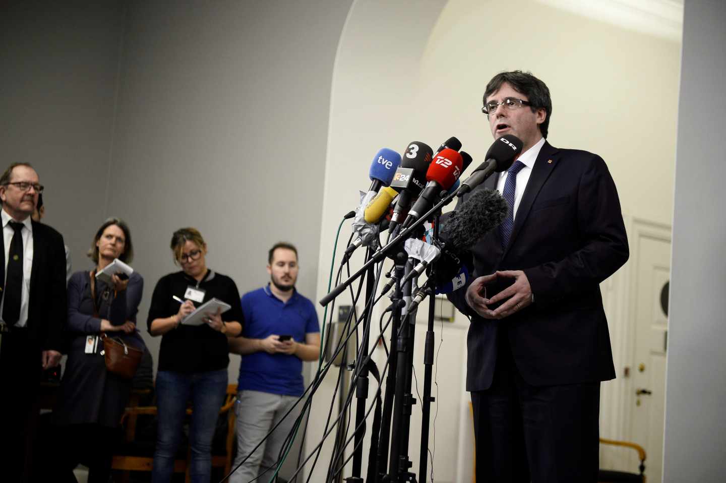 Carles Puigdemont se dirige a los medios en Copenhague.