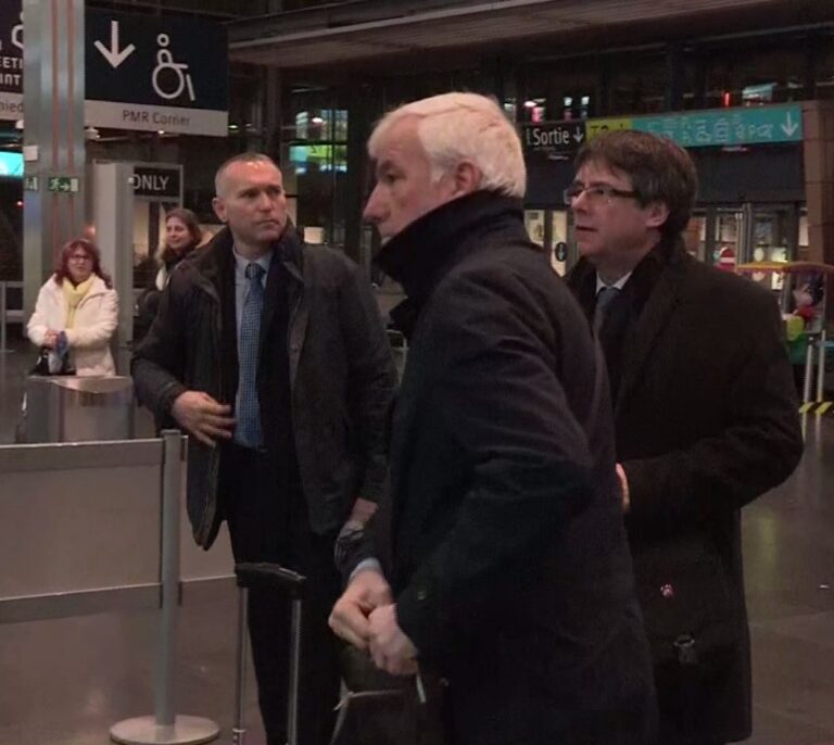 JxCat abre un nuevo frente en el Govern con la escolta de Puigdemont