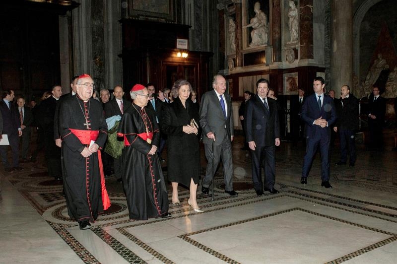 Los reyes eméritos de España Juan Carlos I y Sofía, a su llegada a la inauguración de la nueva iluminación de la Basílica de Santa María la Mayor de Roma.