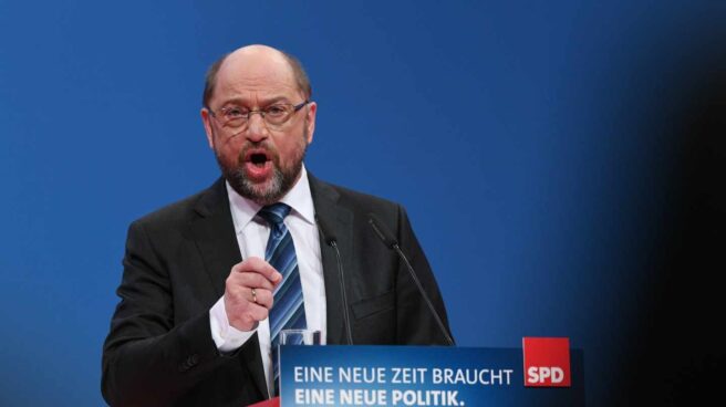 Martin Schulz, líder del SPD,se dirige a los socialdemócratas en el congreso de Bonn.
