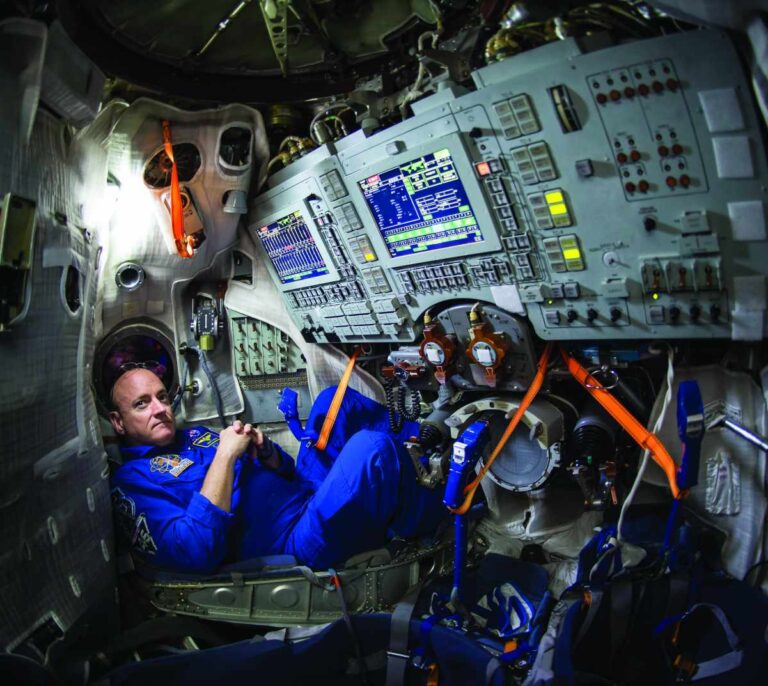 El gemelo astronauta Scott Kelly: "El anuncio de volver a la Luna es propaganda"