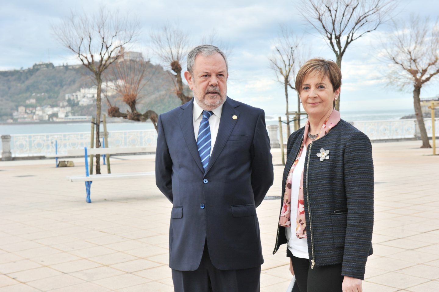 El consejero vasco de Economía y Hacienda junto a la titular de Desarrollo Económico e Infraestructuras, Arantza Tapia.