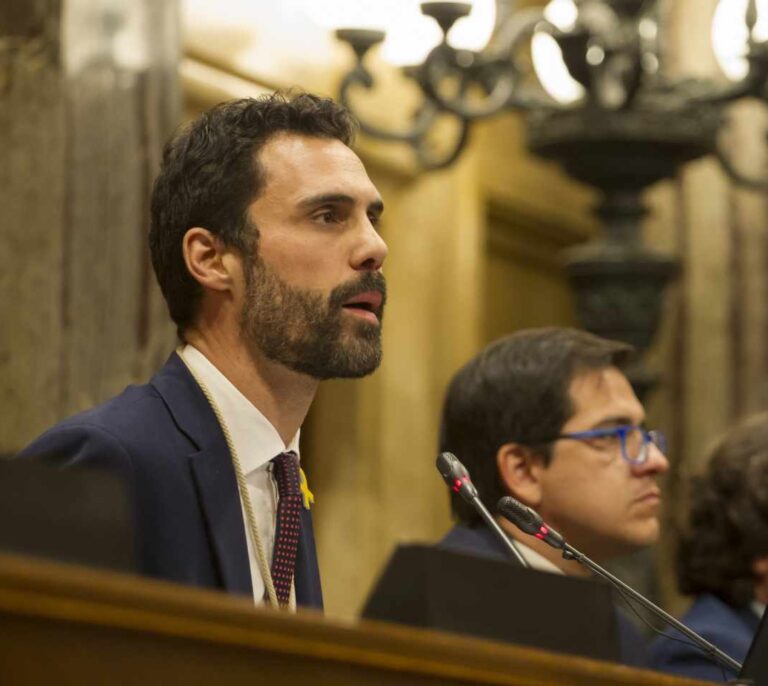 Los constitucionalistas presionan a Torrent para mostrar sus cartas ante la investidura