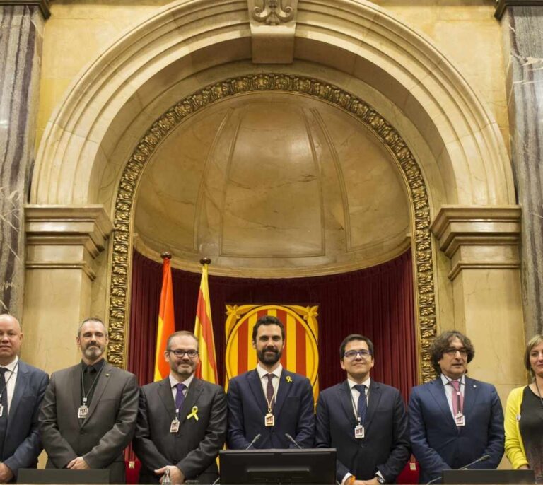Torrent no arriesga su cargo y suspende el Pleno de investidura