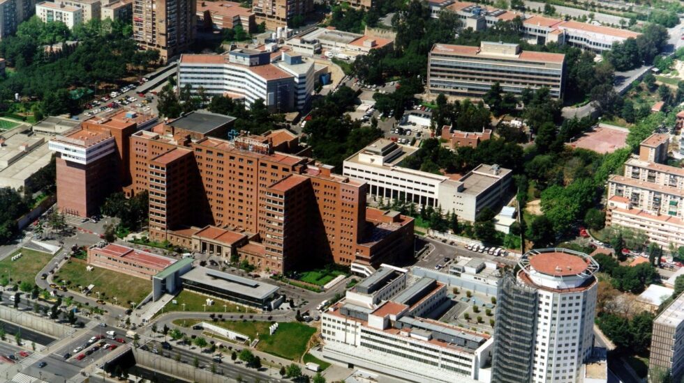 Vista aérea del hospital Vall d'Hebron en Barcelona, el mejor de España en oncología según el IEH 2017.