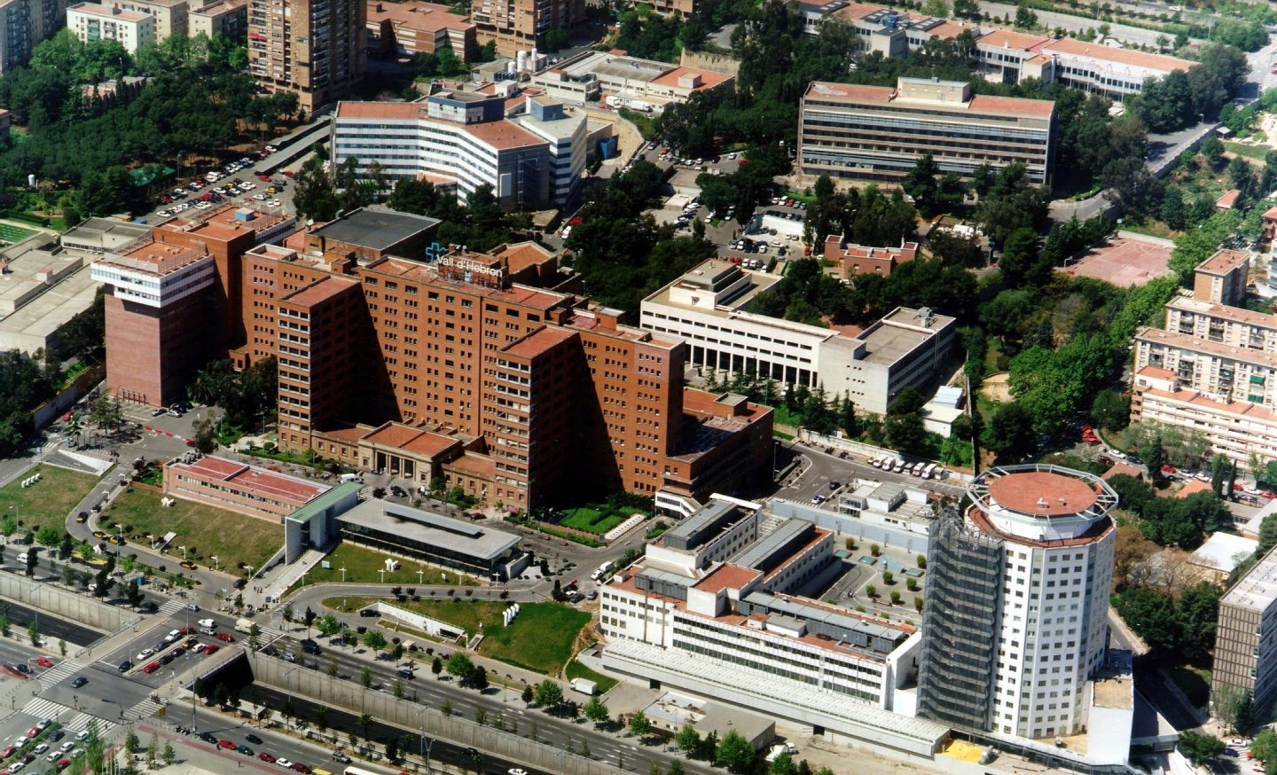 Vista aérea del hospital Vall d'Hebron en Barcelona, el mejor de España en oncología según el IEH 2017.