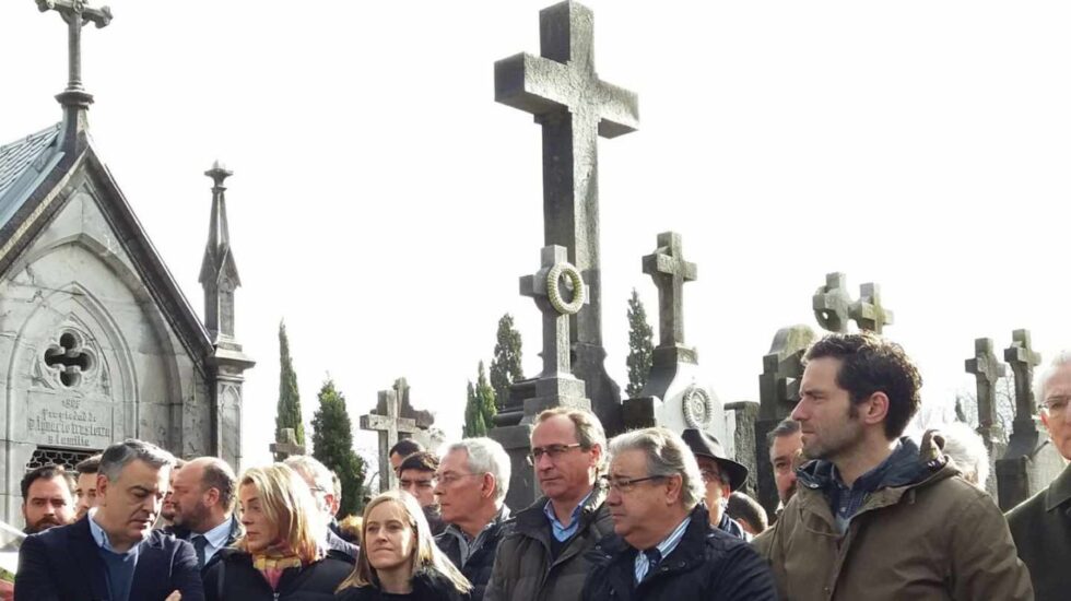 El ministro del Interior, Juan Ignacio Zoido, en San Sebastián con dirigentes del PP vasco como Alfonso Alonso o Borja Sémper.