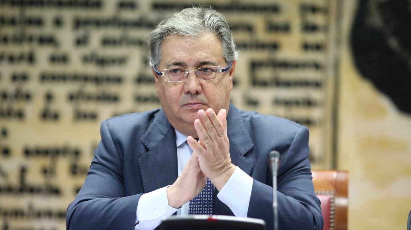 Zoido afirma que si Puigdemont sale de Bruselas "puede ser detenido si se activa la euroorden"