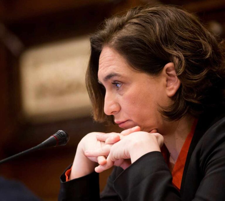 Colau se queda sola en la moción de confianza para aprobar sus cuentas