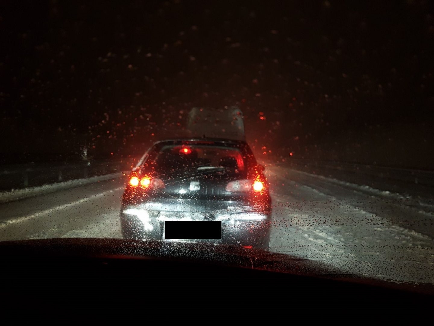 Los coches, dispuestos en un sólo carril, llevan más de una hora parados en dirección A Coruña.