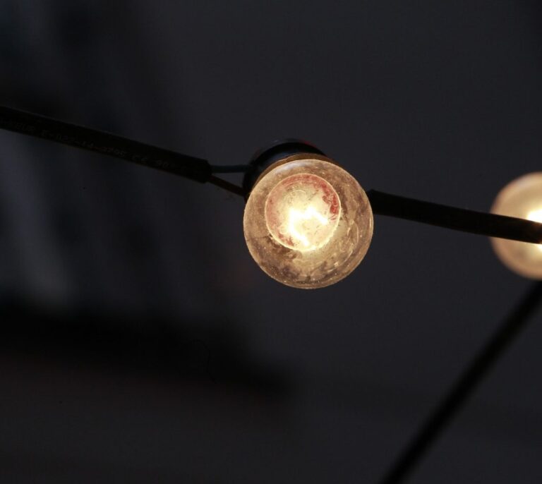 El precio de la luz vuelve a dispararse un 17%, hasta los 175,87 euros/MWh
