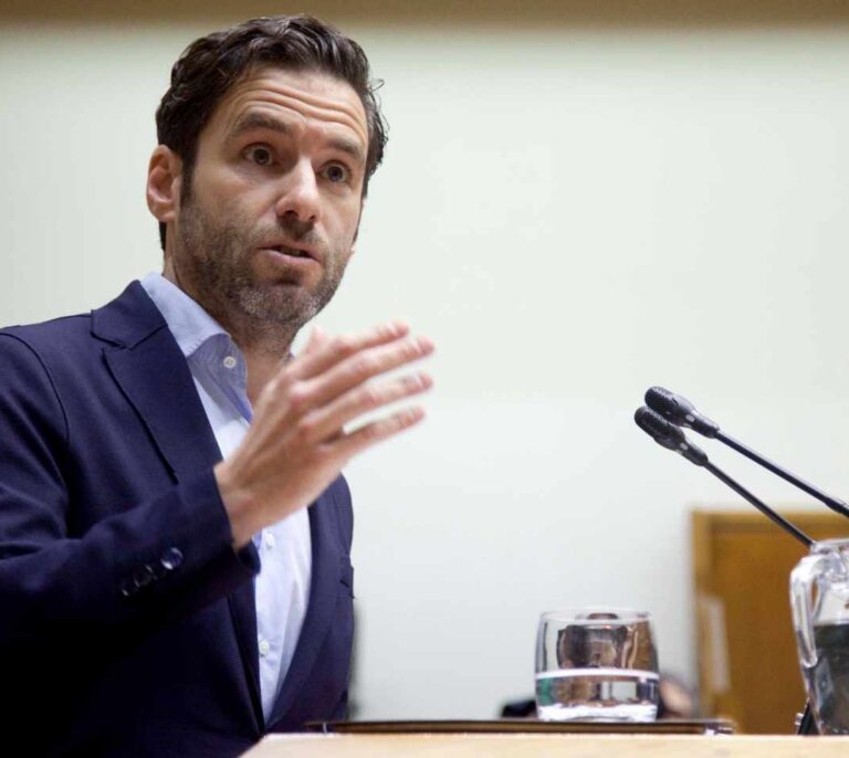 El PP de Guipúzcoa pide a Casado que retire el expediente al cargo que votó a Bildu por error