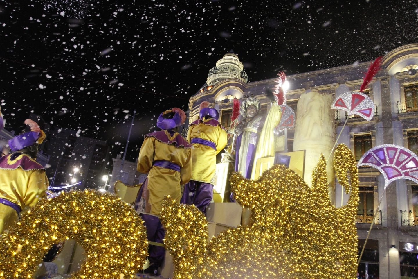 Consejos para acudir con niños a la cabalgata de Reyes Magos y evitar problemas.