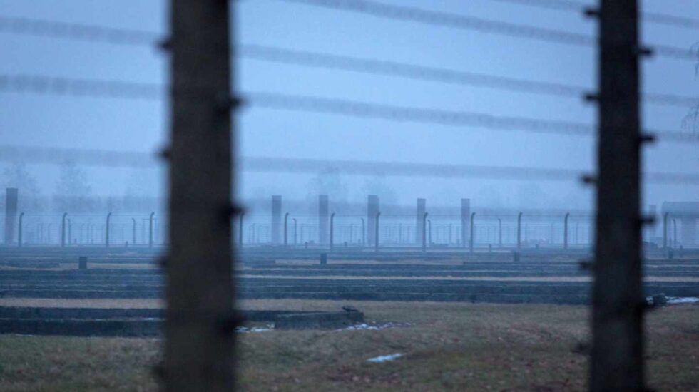 Campo de concentración de Auschwitz-Birkenau, en Polonia, durante el aniversario de su liberación.