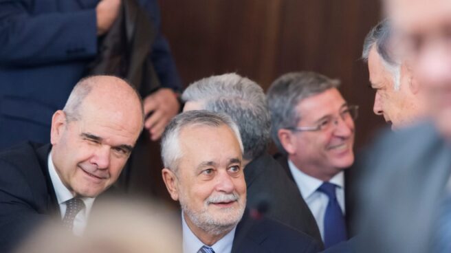 Los ex presidentes andaluces Manuel Chaves y José Antonio Griñán, sentados en el banquillo de los acusados.