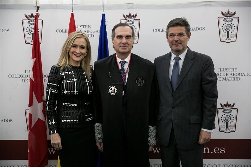 Catalá, con Cristina Cifuentes y José María Alonso, este lunes en Madrid.