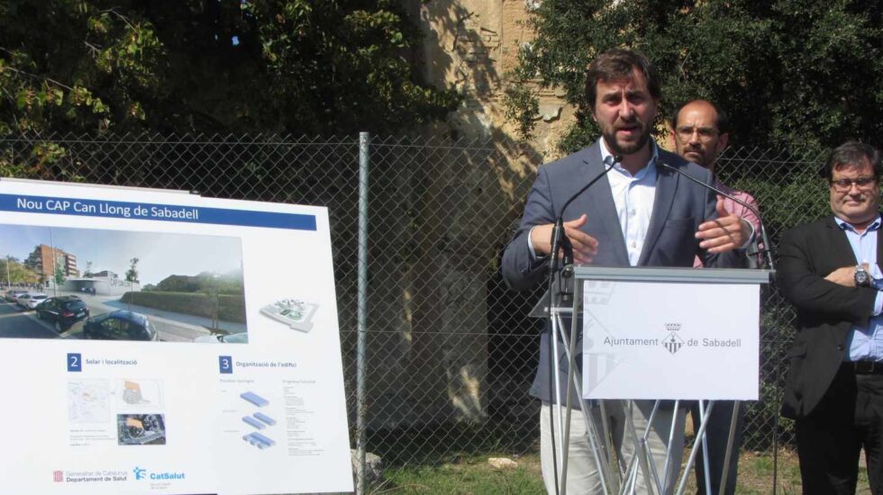 Antoni Comín, en un acto oficial en Sabadell (Barcelona) durante su etapa como consejero de Salud de la Generalitat.