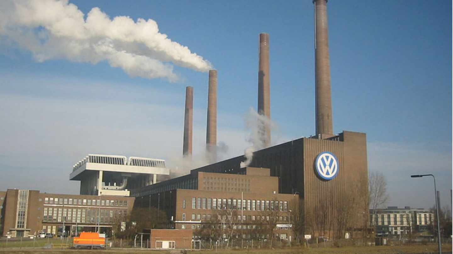 Denuncian a Volkswagen, BMW y Daimler por experimentar con humanos.