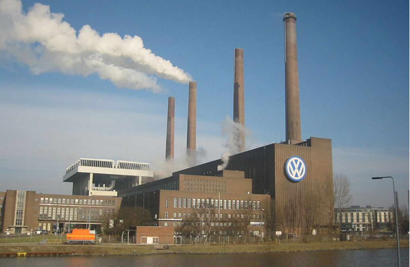 Denuncian a Volkswagen, BMW y Daimler por experimentar con humanos.