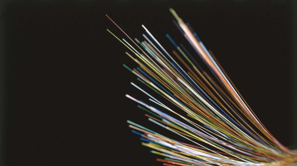Cables de fibra óptica.