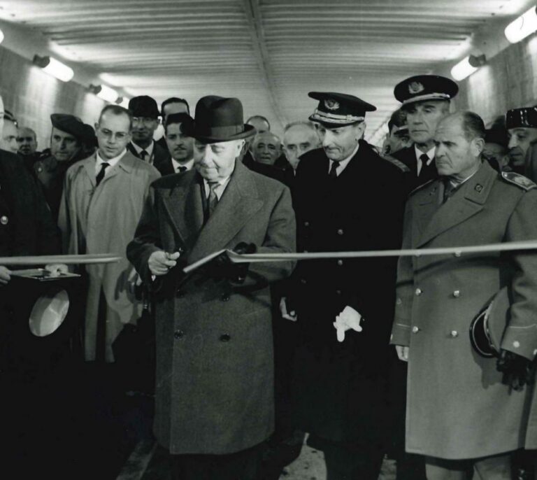 AP-6: la autopista que empezó como regalo de cumpleaños de Franco