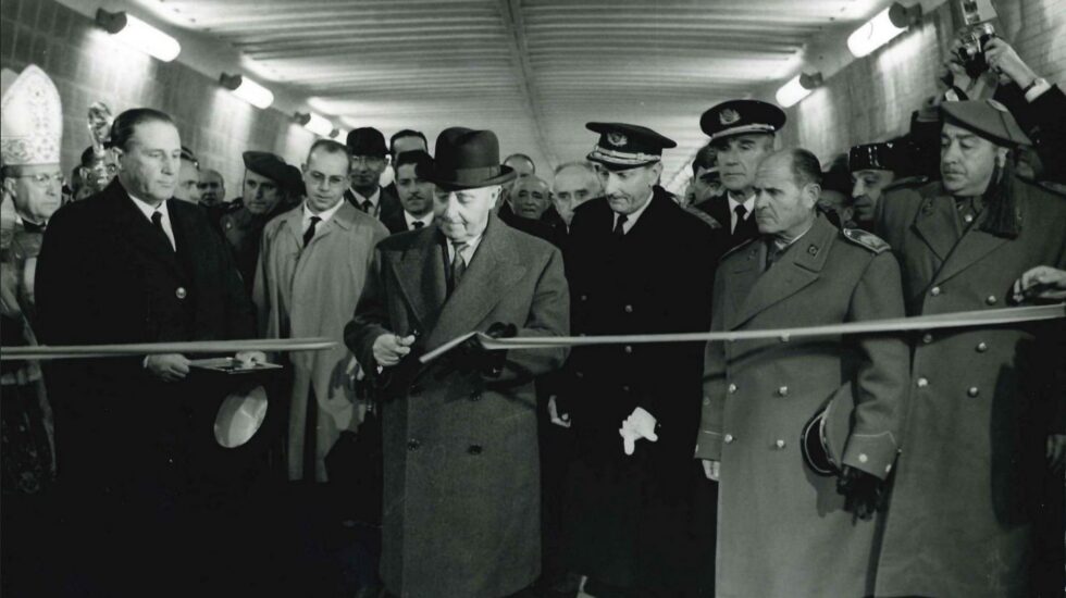 Franco inaugura el túnel de Guadarrama I