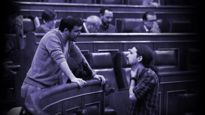 Alberto Garzón y Pablo Iglesias en el Congreso.