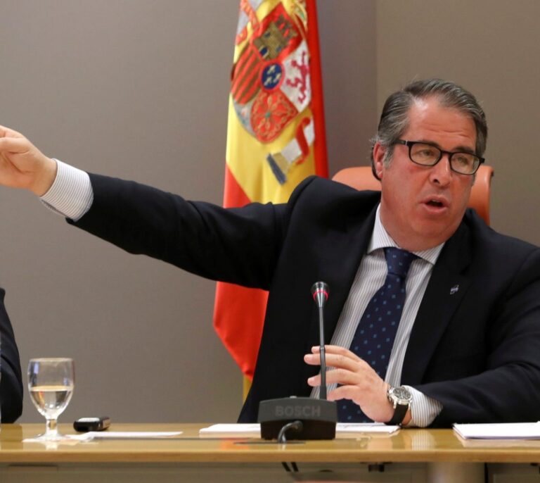 La DGT culpa a los conductores de la AP-6: "La nevada se conocía perfectamente"