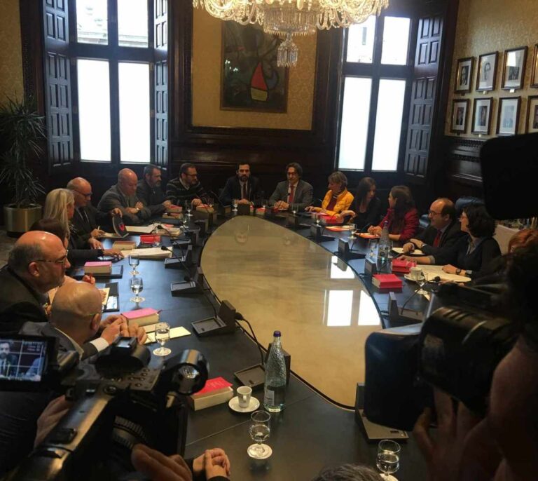 JxCat y ERC no están de acuerdo ni en la fecha de la investidura de Puigdemont