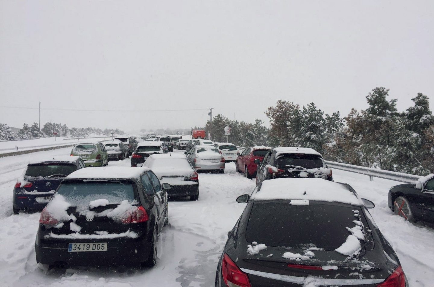 Atasco en la AP6: coches atrapados durante horas.