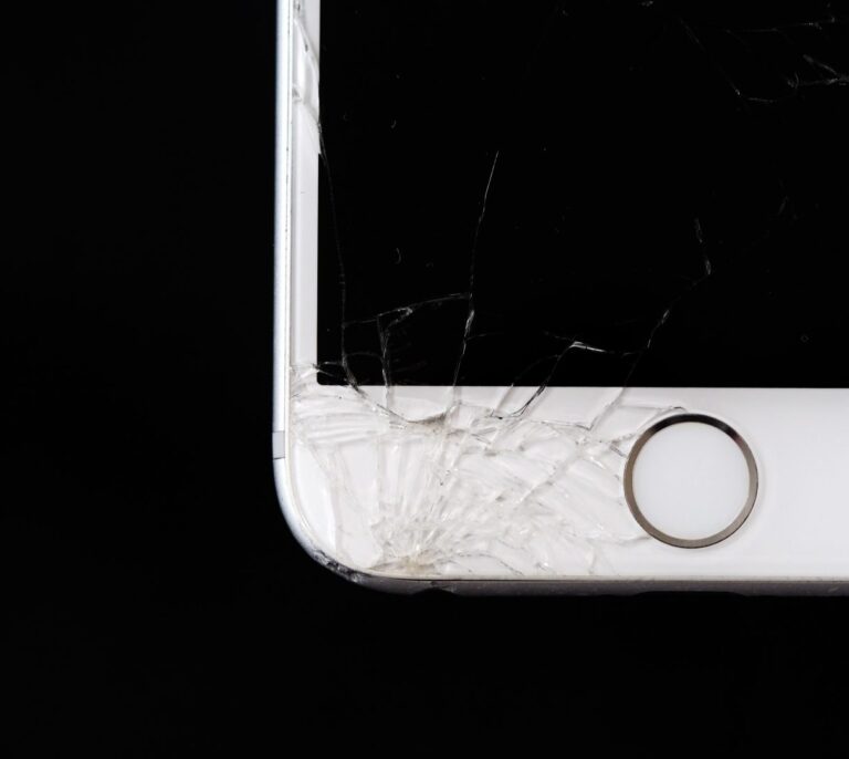 Por qué Apple no quiere que repares tu iPhone roto