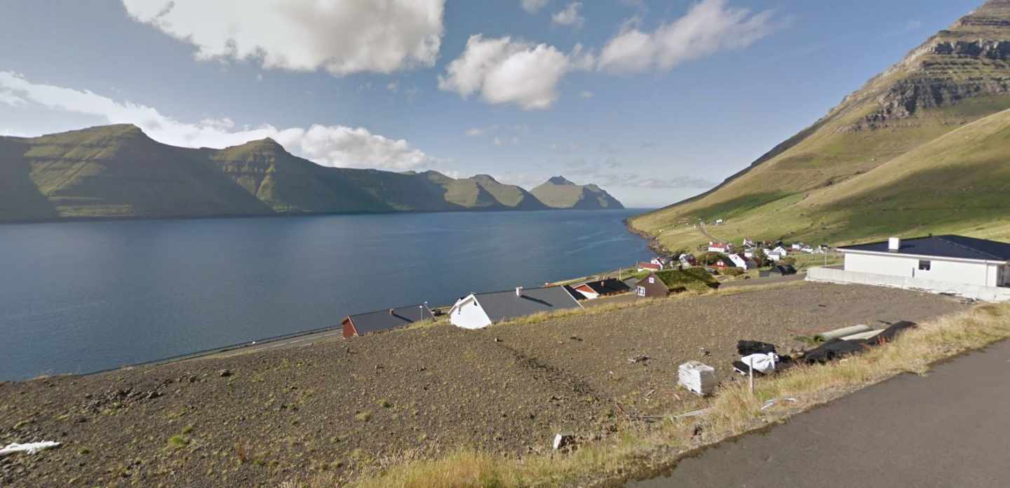 Población dispersa y paisajes de postal: la economía de las Islas Feroe depende al 95% de la pesca. En la foto, el poblado de Kunoy.