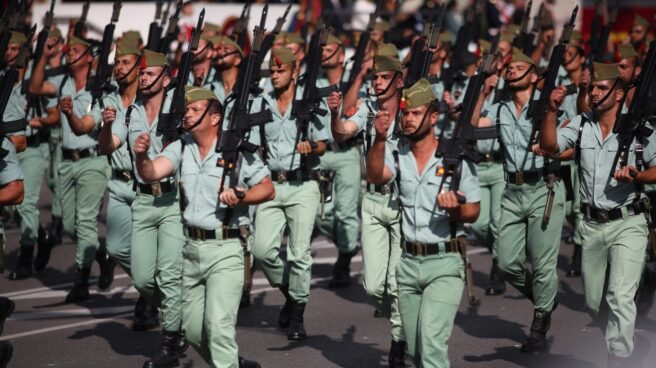 Un desfile de la Legión, el cuerpo que quiere ponerse a dieta.