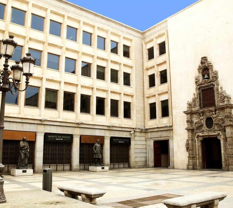 Carmena da luz verde a un nuevo hotel de lujo en la sede histórica de Caja Madrid