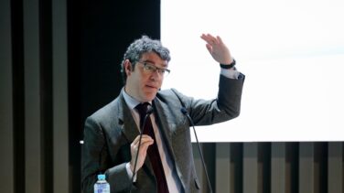 Otro dardo de la CNMC a Nadal: denuncia que carga 8 millones de más en los recibos de gas