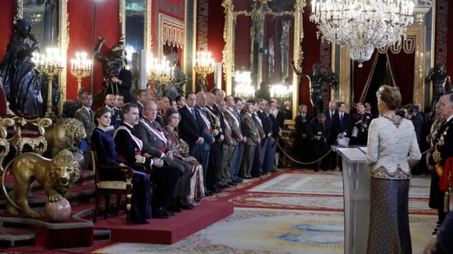 El Rey Felipe VI, junto a la Reina Letizia y los Reyes eméritos, Juan Carlos y Sofía, en la Pascua militar.