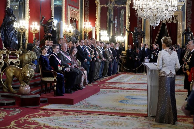 El Rey Felipe VI, junto a la Reina Letizia y los Reyes eméritos, Juan Carlos y Sofía, en la Pascua militar.