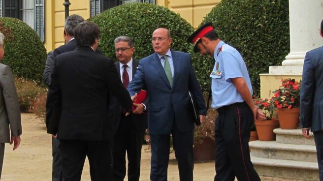 Pérez de los Cobos junto a Carles Puigdemont, Enric Millo y José Luis Trapero.