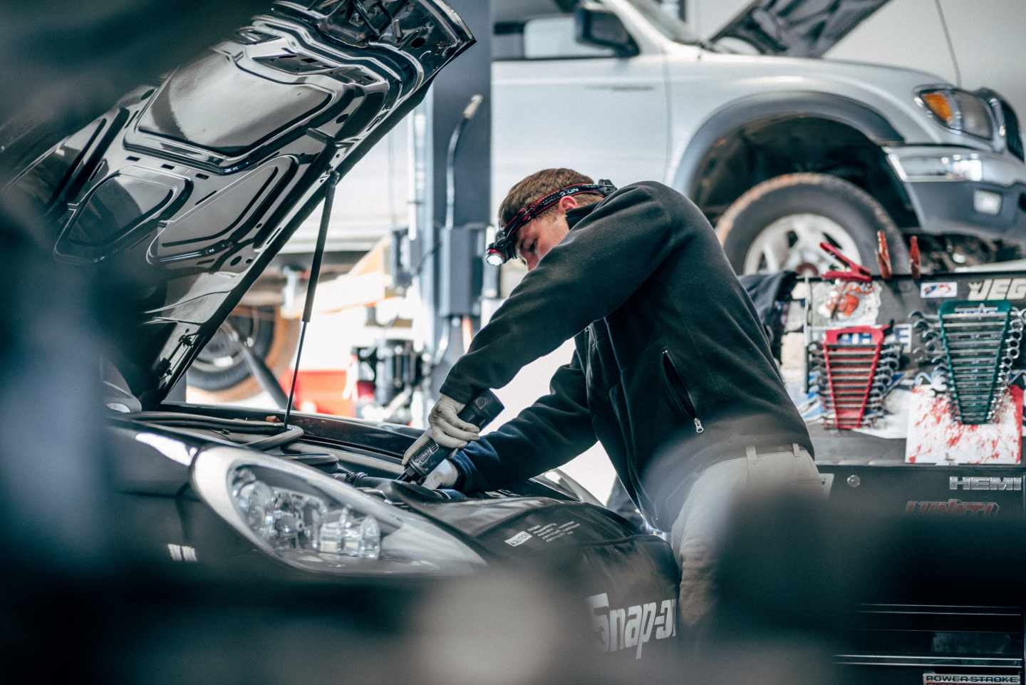 Trabajador autónomo en un taller.