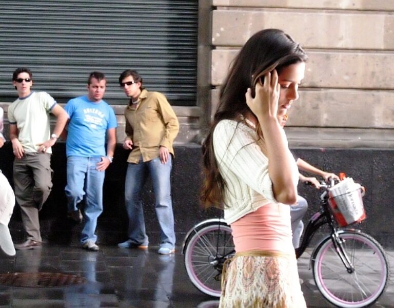 La Justicia belga condena por primera vez a un joven por insultos machistas en la calle