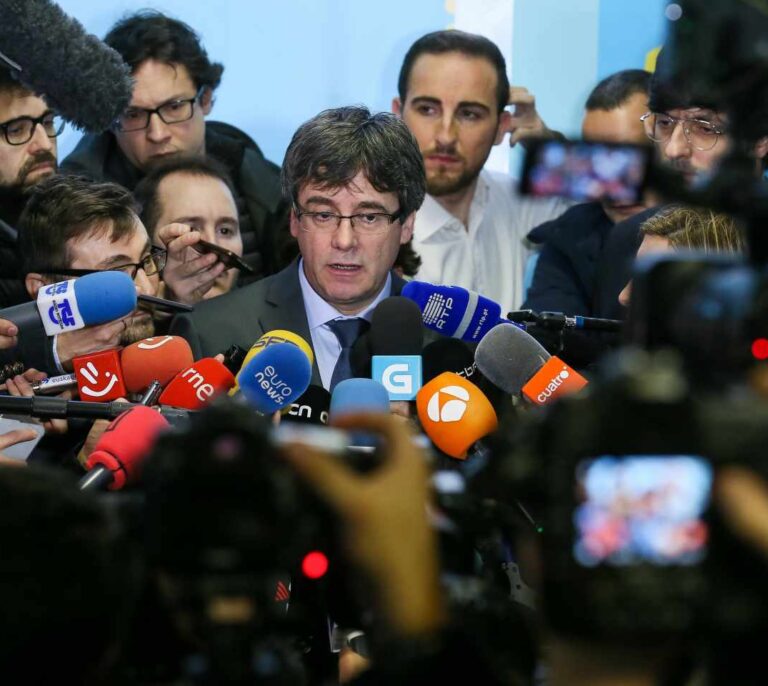 Puigdemont quiere ser investido en Bruselas el 18 de febrero y tres días más tarde en Barcelona