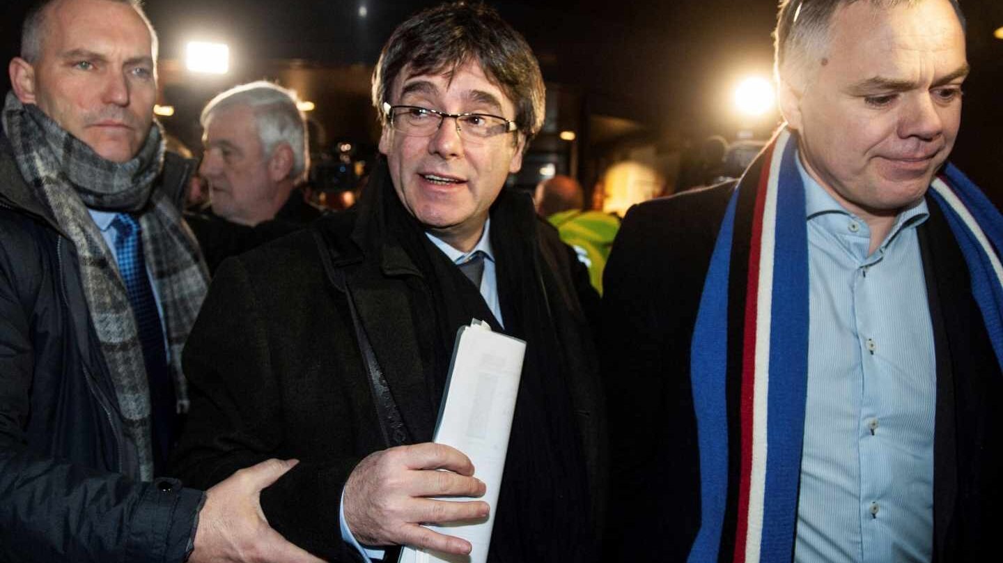 Carles Puigdemont, a su llegada al aeropuerto de Copenhague en Dinamarca, el lunes 22 de enero.