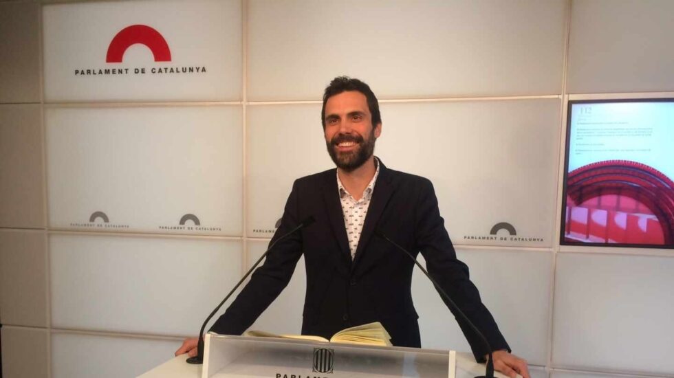 Roger Torrent, durante una rueda de prensa en el Parlament.