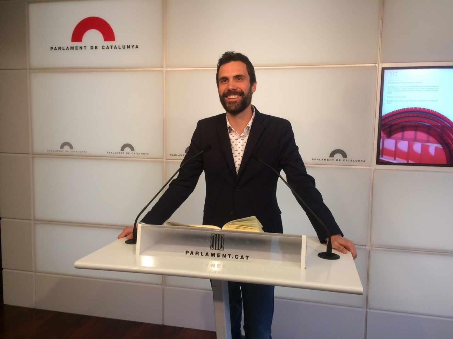 Roger Torrent, durante una rueda de prensa en el Parlament.