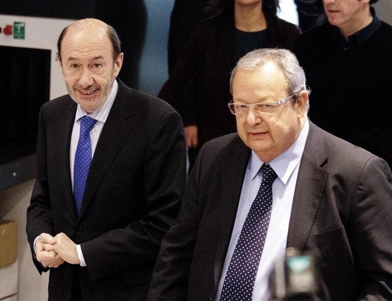 Las 'pilladas' históricas en política: del 'one' de Txiki Benegas al 'Comin Leaks'