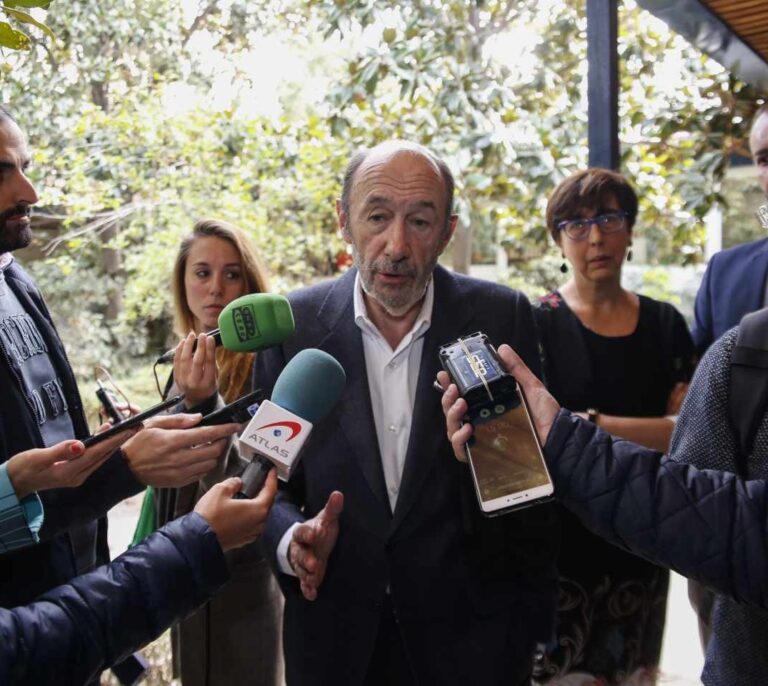 Rubalcaba: "No llamé al PSOE tras ver a Pascal porque me pusieron como un trapo"